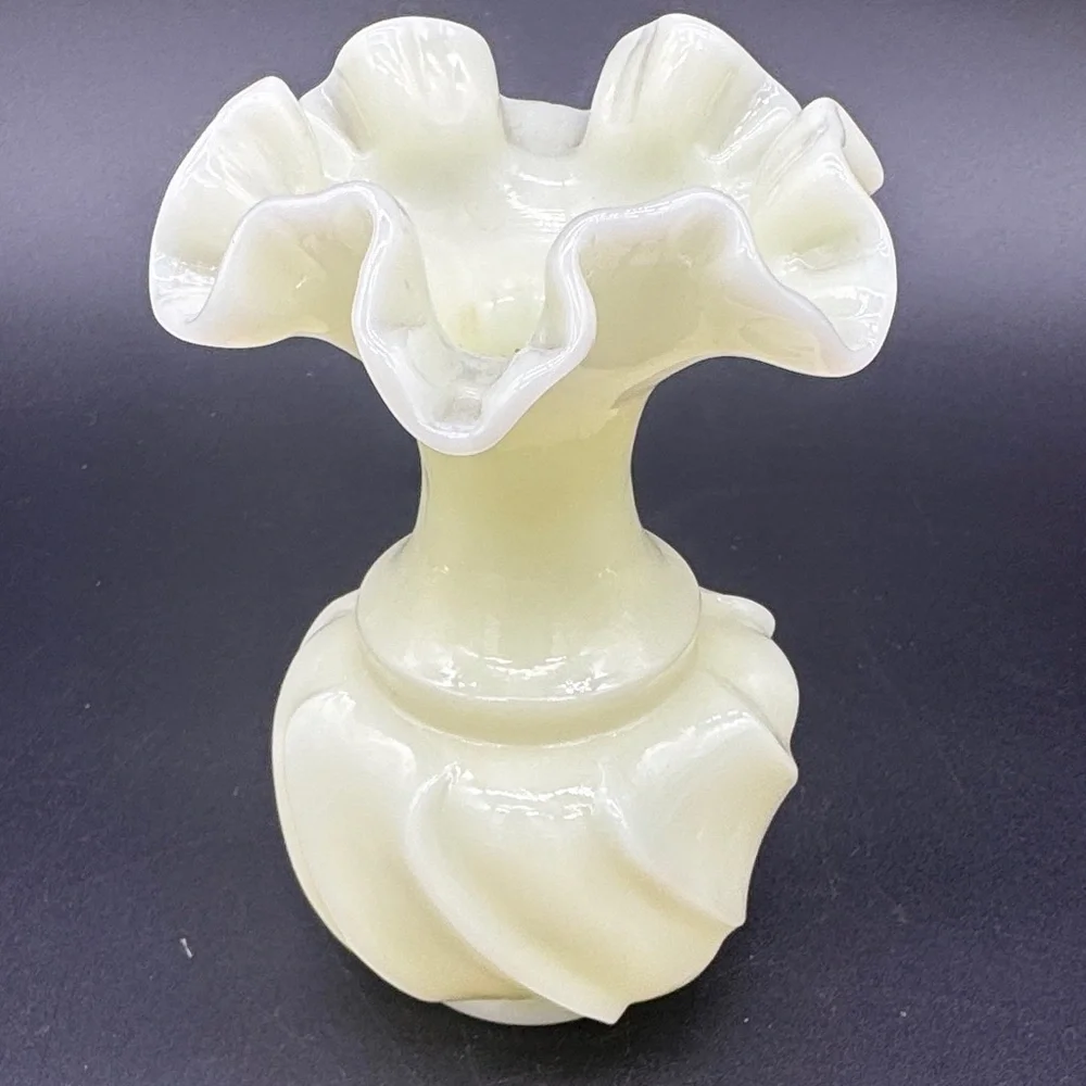 Fenton Uranium Art Glass Custard Swirl Ruffled Crest Vase Vintage